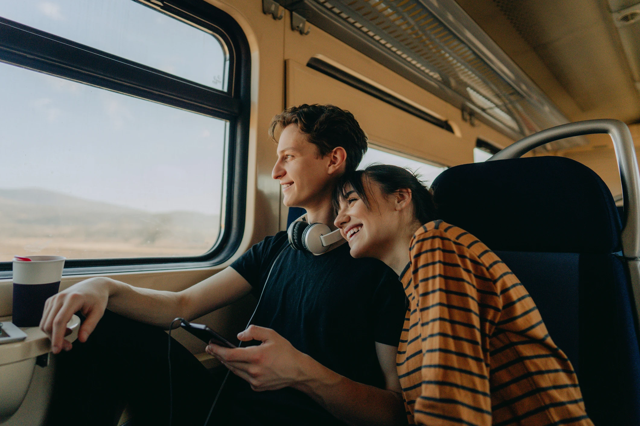 Couple_train_1.jpg Couple_train_1.jpg