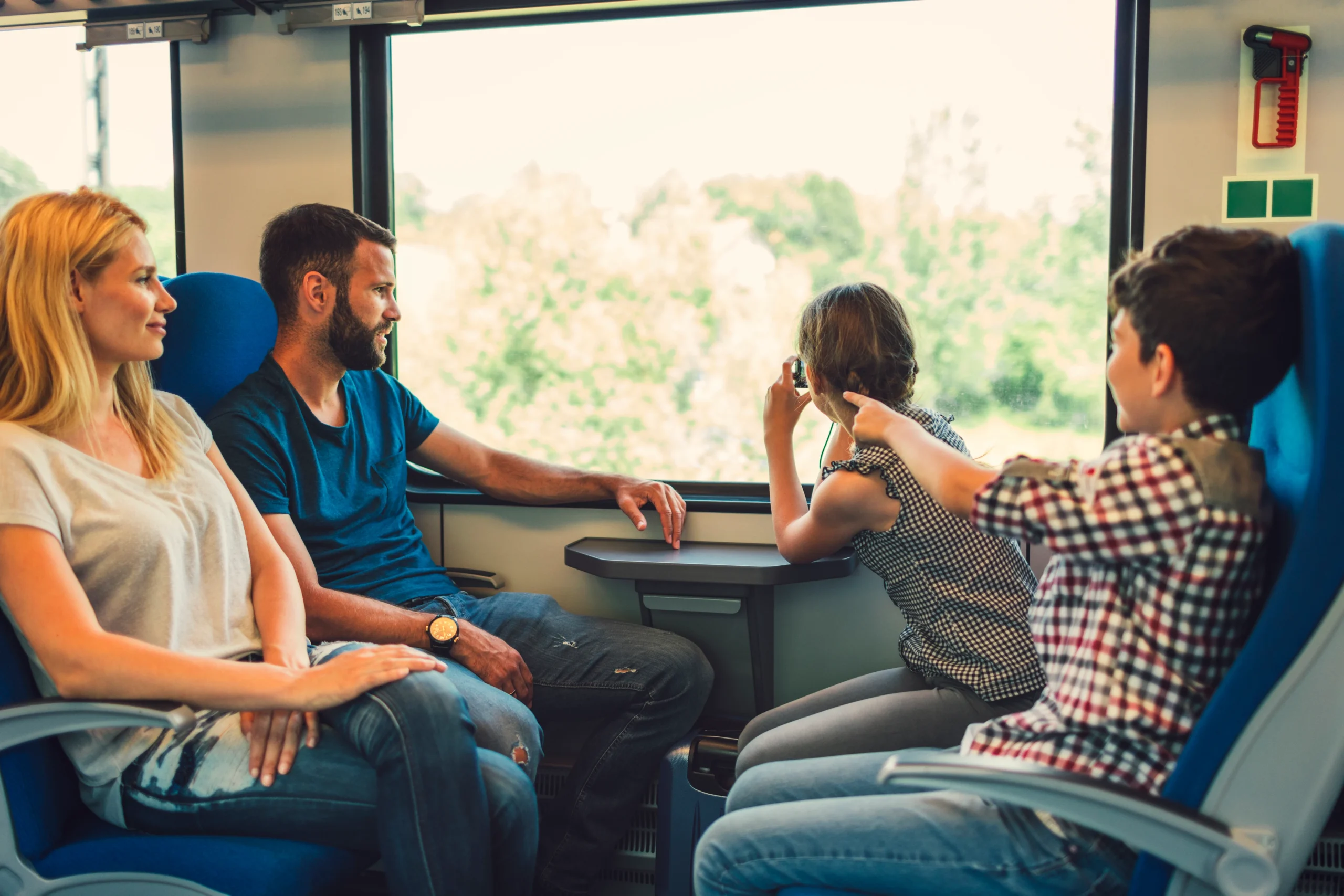 train_family.jpg train_family.jpg