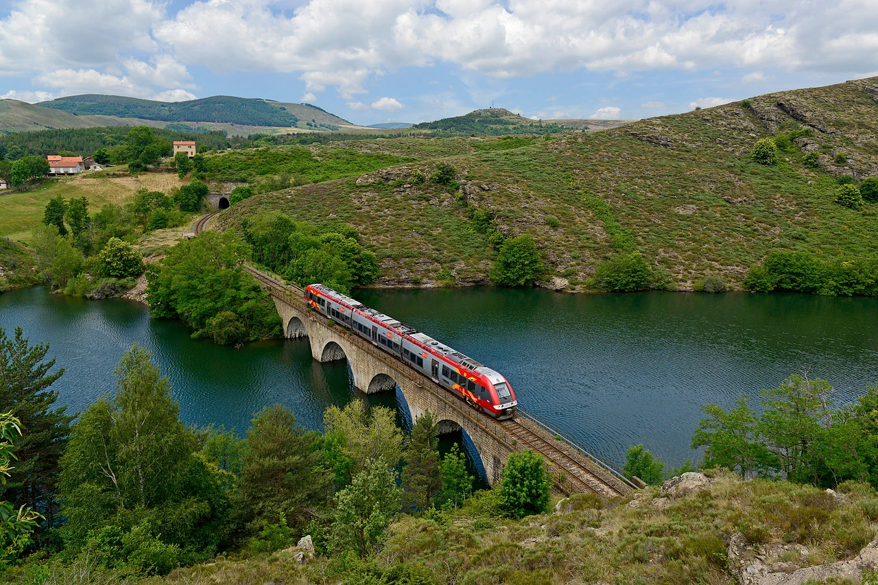 B 81511 of SNCF (Société National des Chemins de fer Français) between La Bastide Saint-Laurent and Villefort, France.jpg