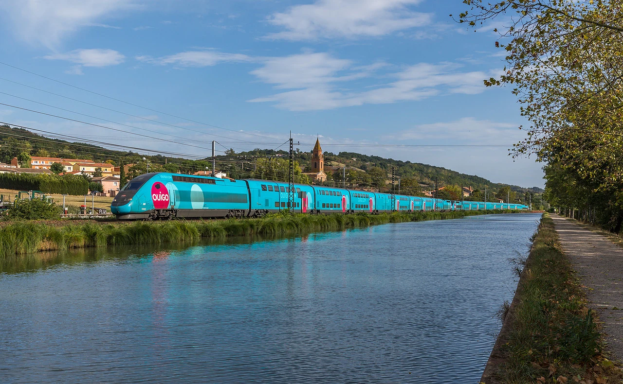 TGV Dasye 789 der SNCF (Société National des Chemins de fer Français) zwischen Grisolles und Castelnau-d_Estrétefond, Frankreich.jpg TGV Dasye 789 der SNCF (Société National des Chemins de fer Français) zwischen Grisolles und Castelnau-d_Estrétefond, Frankreich.jpg