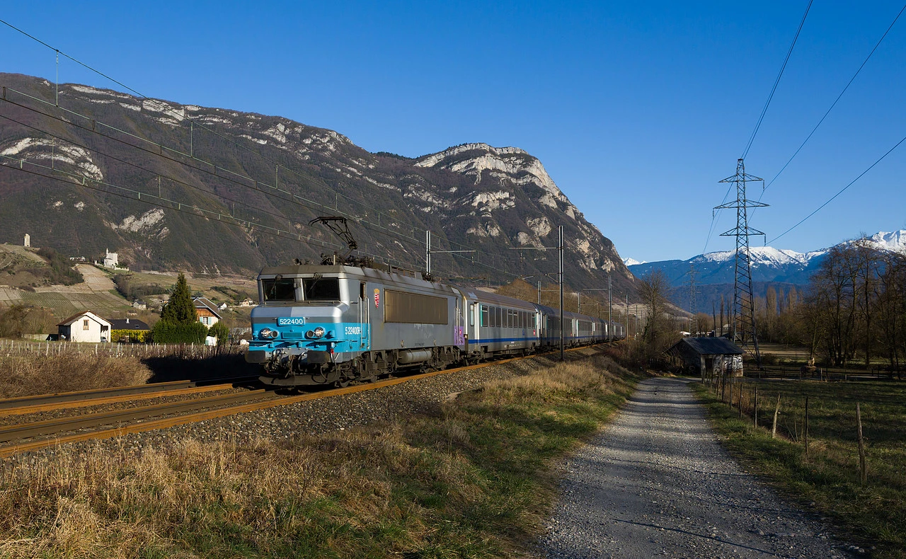 BB 22400 of SNCF (Société National des Chemins de fer Français) between Chambéry and Montmélian, France.jpg