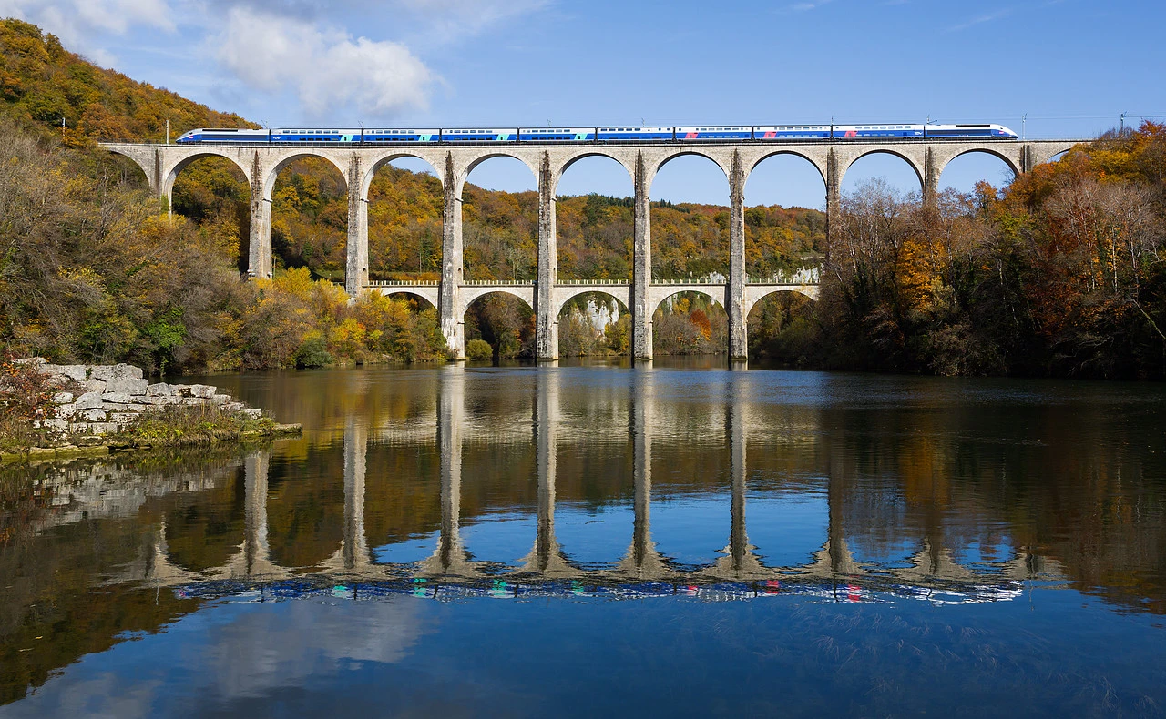 TGV Duplex of SNCF (Société National des Chemins de fer Français) between Cize-Bolozon and Simandre-sur-Suran, France.jpg